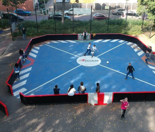 Erzähl mir mehr über den Toro Mehrzwecksportplatz
