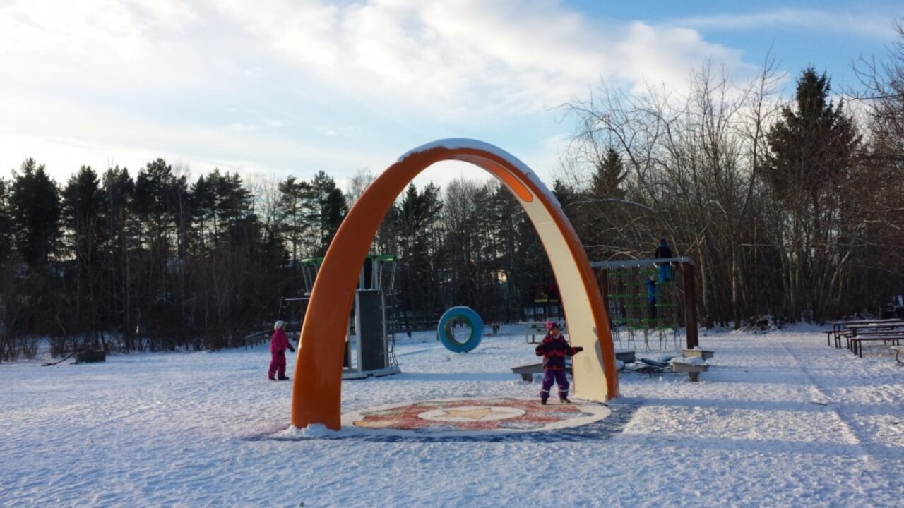 Lappset Sona Interaktiver Spielbogen | Bergvretenskolan