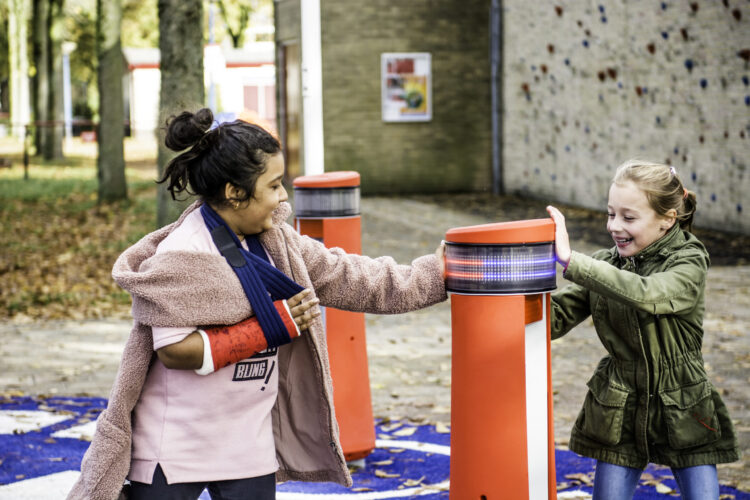 Innovatives Lernen im Freien – Spielerische Herausforderungen motivieren Kinder, aktiv und neugierig zu bleiben.