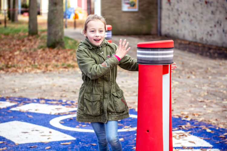 Lernen in Bewegung – Mit interaktiven Spielgeräten wird der Schulhof zum lebendigen Lernraum.