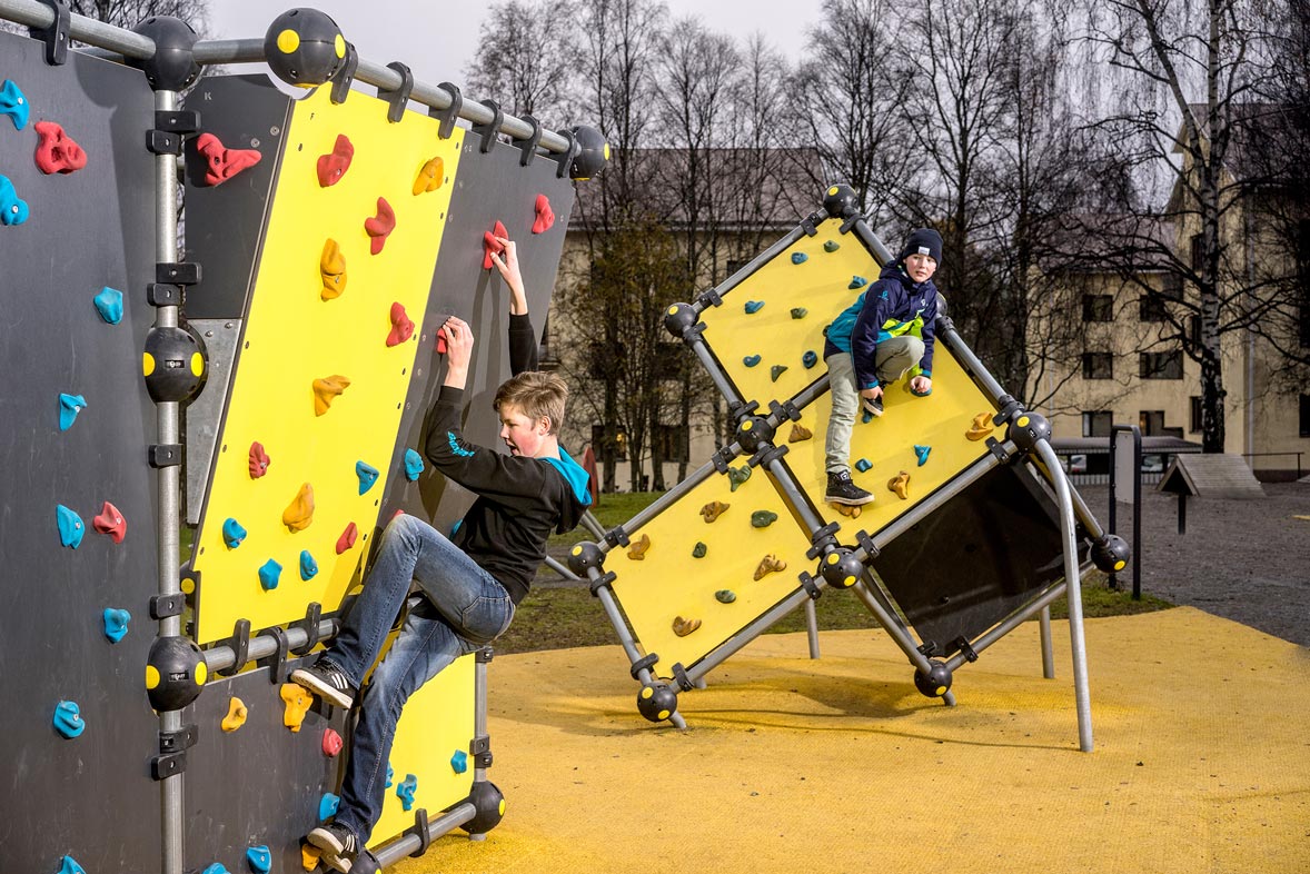 Ideal für alle Altersgruppen: Spielgeräte, die Kinder zum Klettern, Rutschen und Lachen einladen