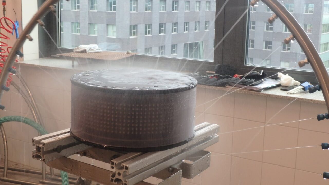 Zu diesen Tests gehört auch eine Dusche. Lappset Memo Säulenkopf