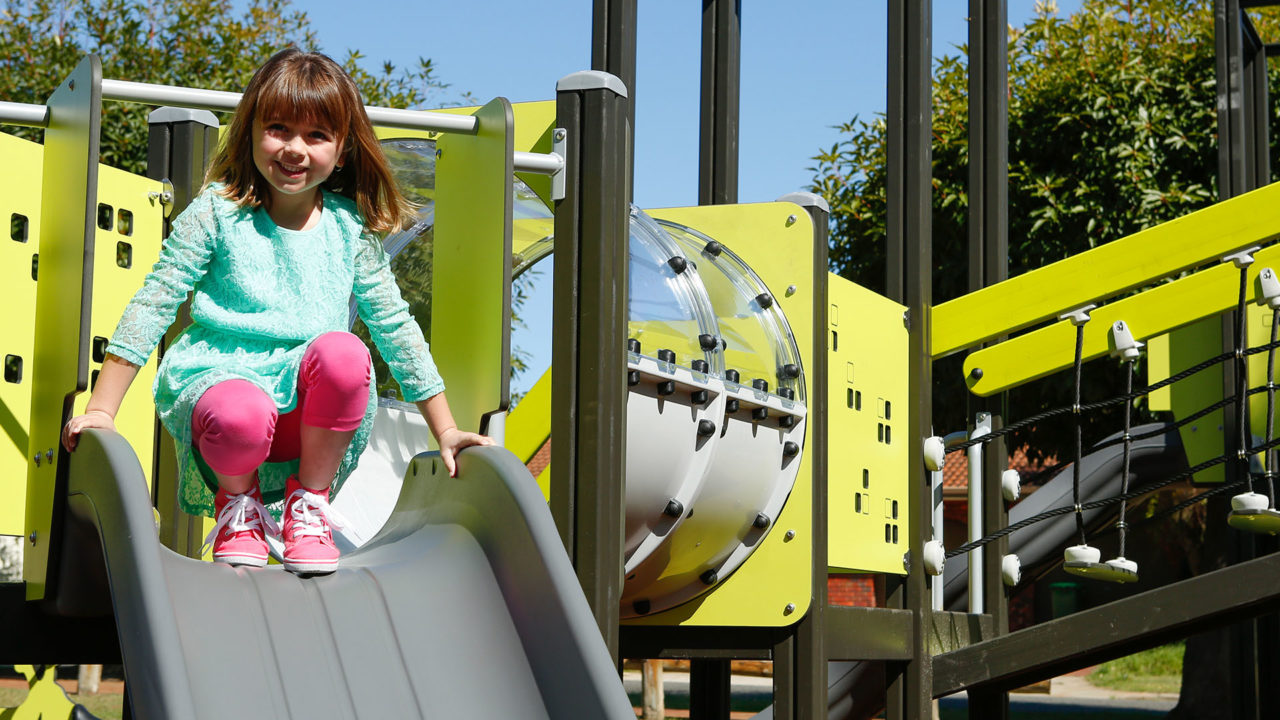 Spaß am Entdecken – Spielerisch entdecken Kinder die Geheimnisse ihrer Umgebung und wachsen dabei über sich hinaus.