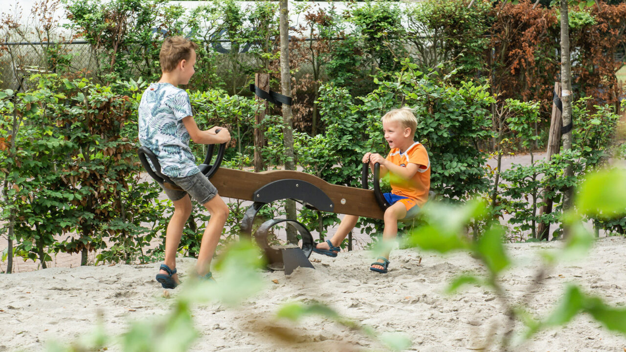 Und das Interessante dabei ist, dass das verwendete Holz für die Flora Spielgeräte direkt aus den finnischen Wäldern stammt! 