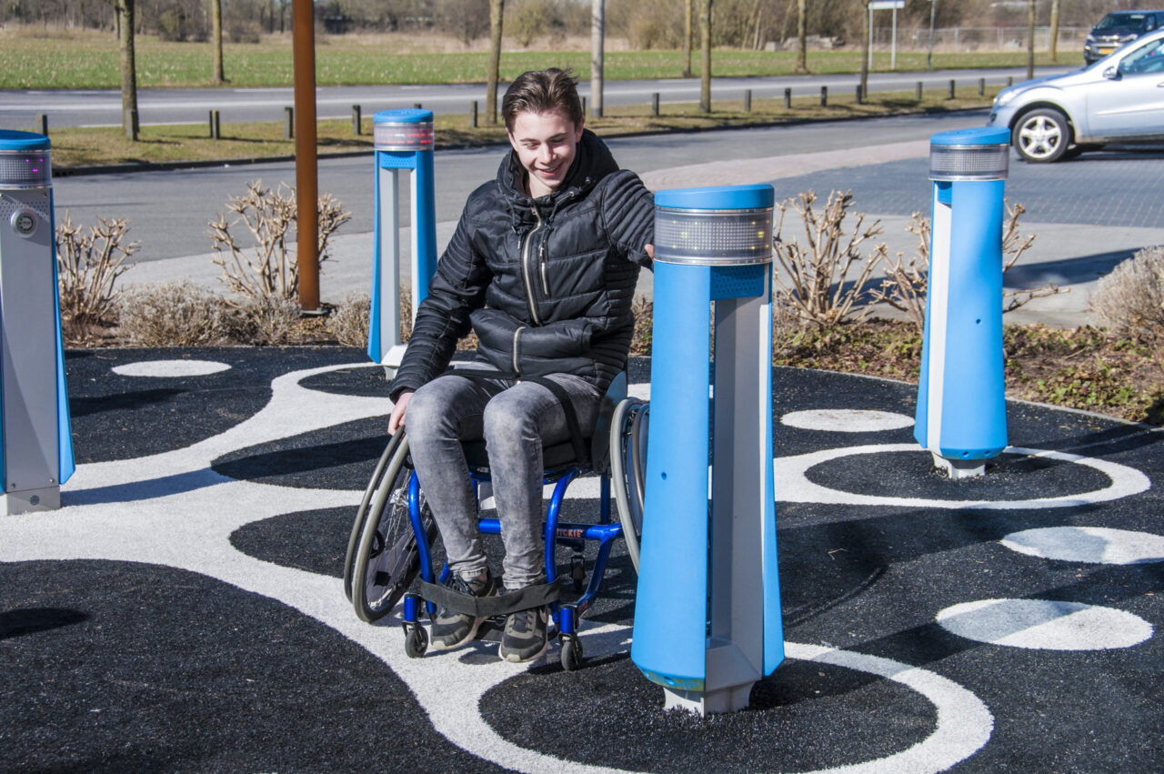 Lappset Memo: Barrierefrei, so dass man auch im Rollstuhl mitspielen kann!