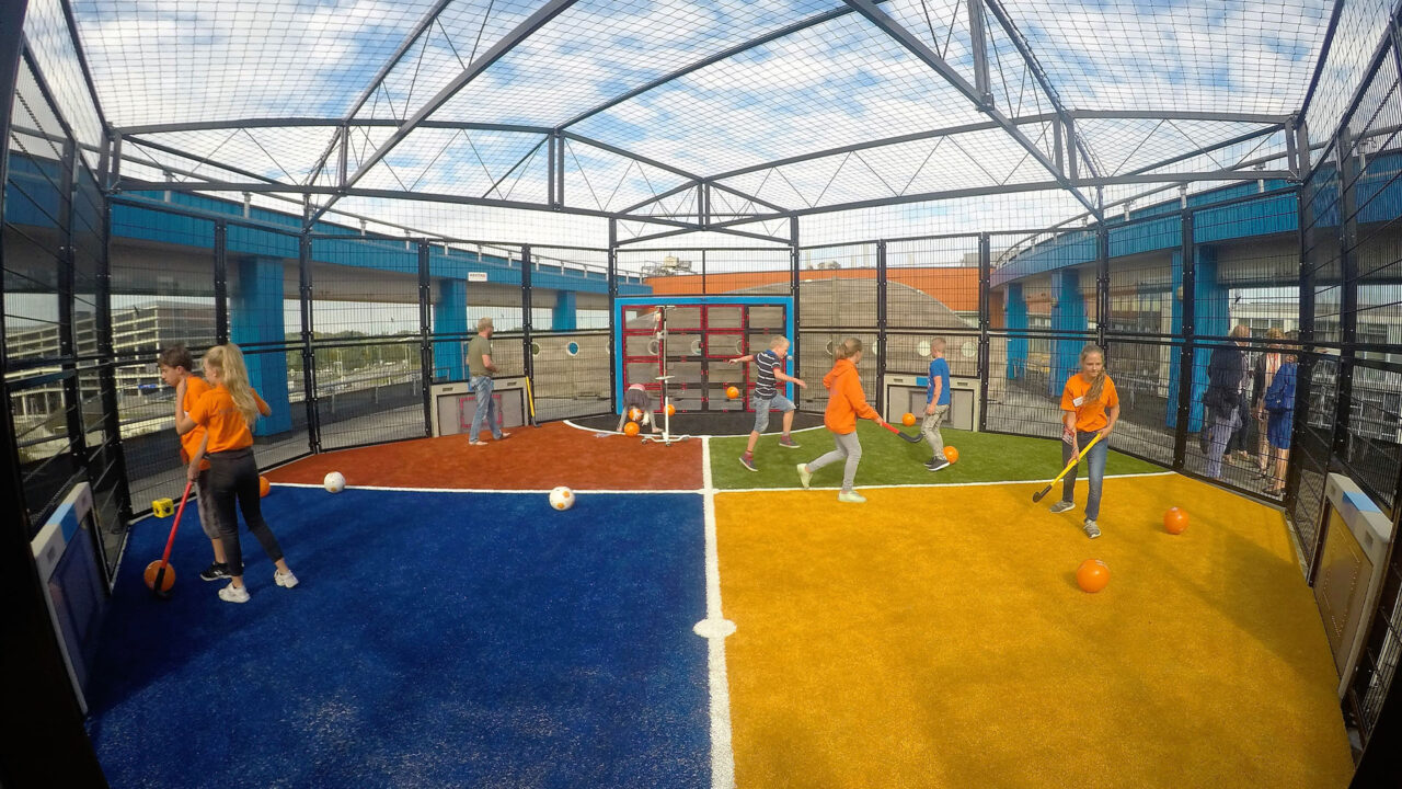 Der Käfig ist sowohl optisch als auch in Bezug auf die Spielmöglichkeiten sehr attraktiv