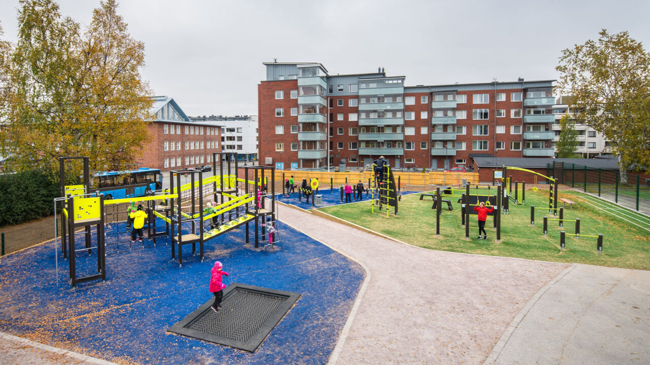 Bewegung für alle Generationen – Sport und Spiel vereint auf einem Platz.