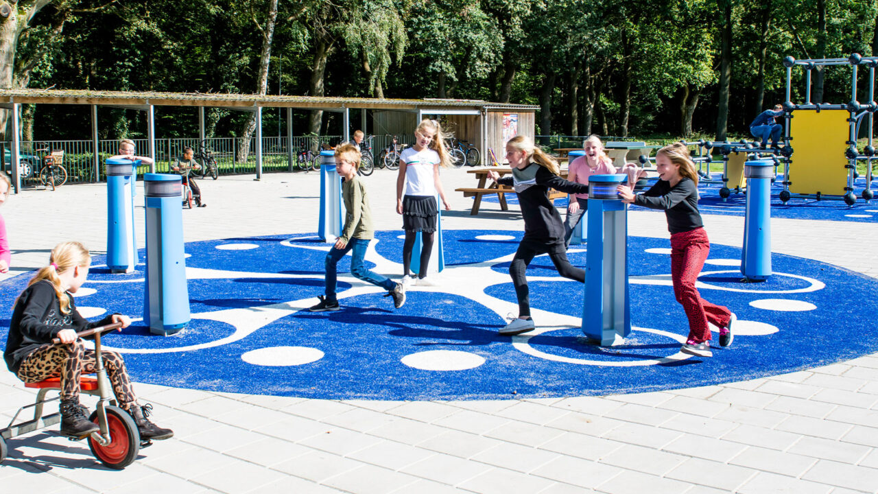 Memo Outdoor Classroom: Fördert Kreativität und Bewegung durch interaktive Spiele.