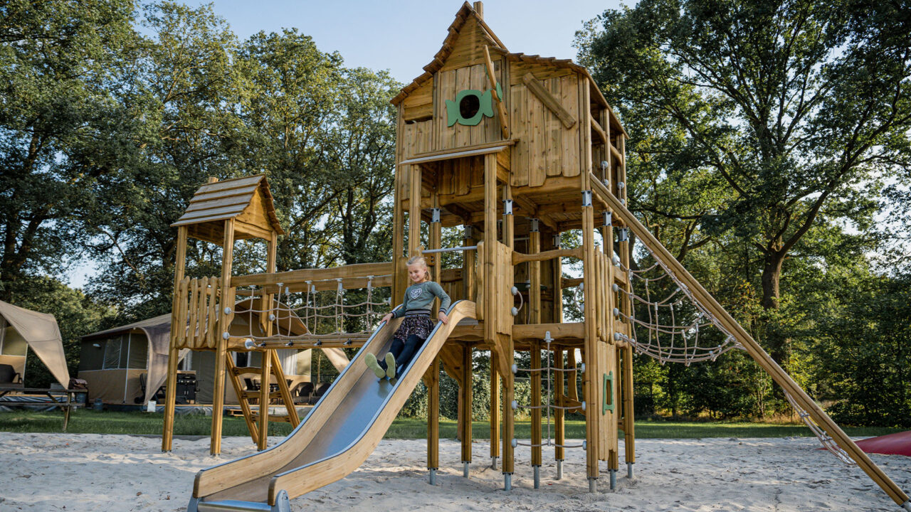 Flora vereint kreatives Spiel mit durchdachtem Design – ideal für kleine Entdecker mit großer Vorstellungskraft.