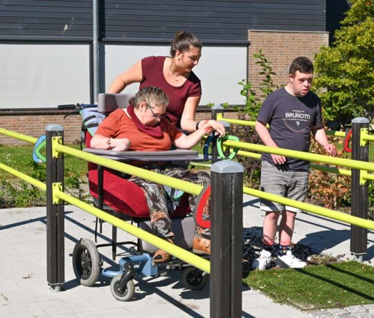 Mit verschiedenen inklusiven Lappset Geräten Spaß für alle schaffen!