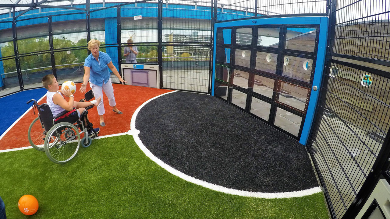 Interaktiver Spielkäfig im Krankenhaus