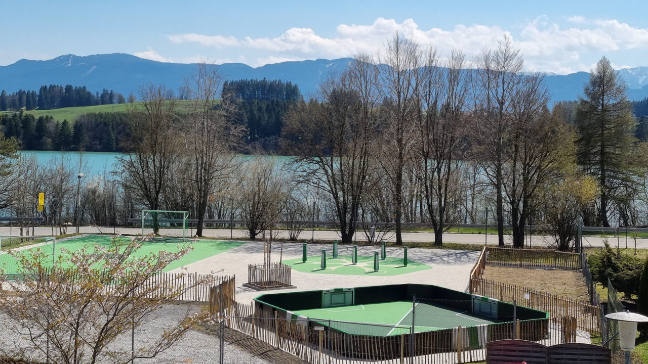 Der Tennisplatz ist verschiedenen sportlichen und spielerischen Herausforderungen gewichen