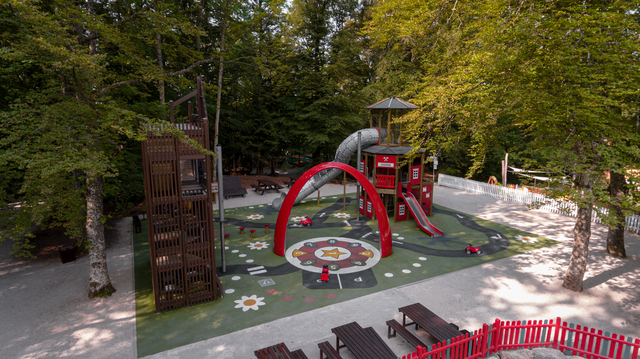Abenteuer pur – Klettere, spiele und rette Leben auf dem Feuerwehrspielplatz!