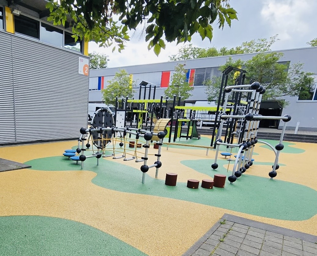 Parkour für Schüler – hier lernen Kinder spielerisch ihre Grenzen zu überwinden und ihre Koordination zu verbessern.