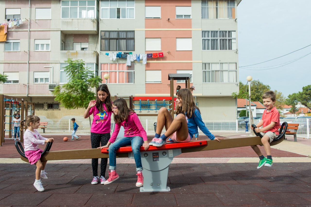 Balance finden, zusammen spielen und Bewegung spüren.