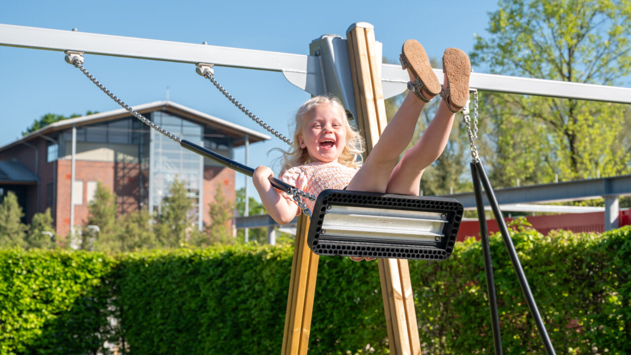 Schwingen, lachen, loslassen - Bewegung, die Freude schafft.